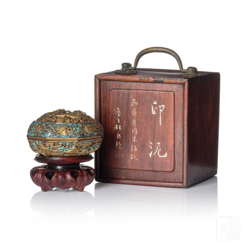 A bronze imitating seal paste box with cover,